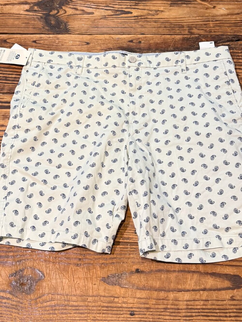 NEW Dockers by Levi's Shorts Supreme Flex Stretch Mens 42 White Paisley NWT RARE